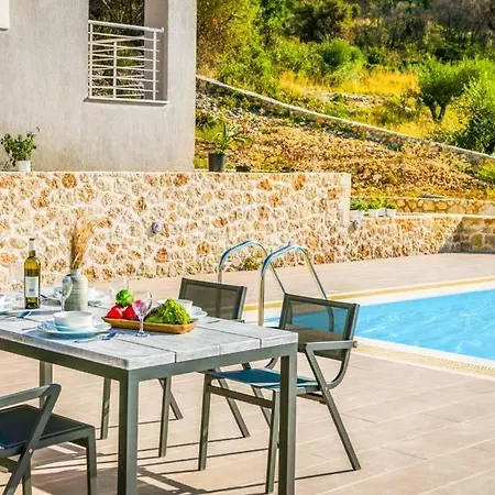 Lourdata Sleeps 5 Pool Air Con Wifi * Λουρδάτα