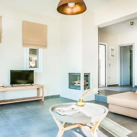 Lourdata Sleeps 5 Pool Air Con Wifi Λουρδάτα