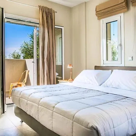 Lourdata Sleeps 5 Pool Air Con Wifi *