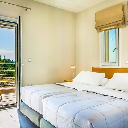 Lourdata Sleeps 5 Pool Air Con Wifi *